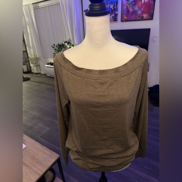 Brand new oversized top size small - Picture 3 of 7